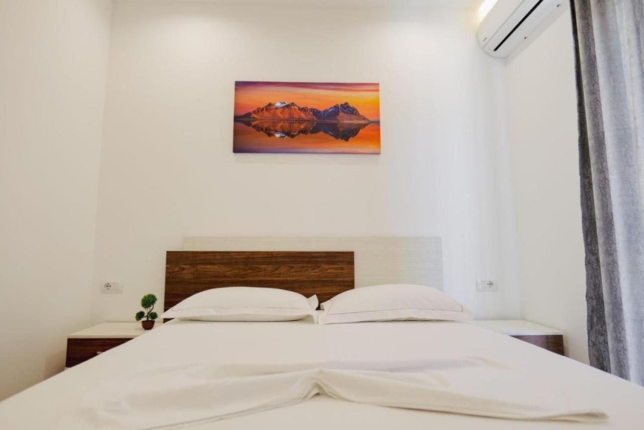 Eden Suites&Apartments Sarandë Exteriör bild